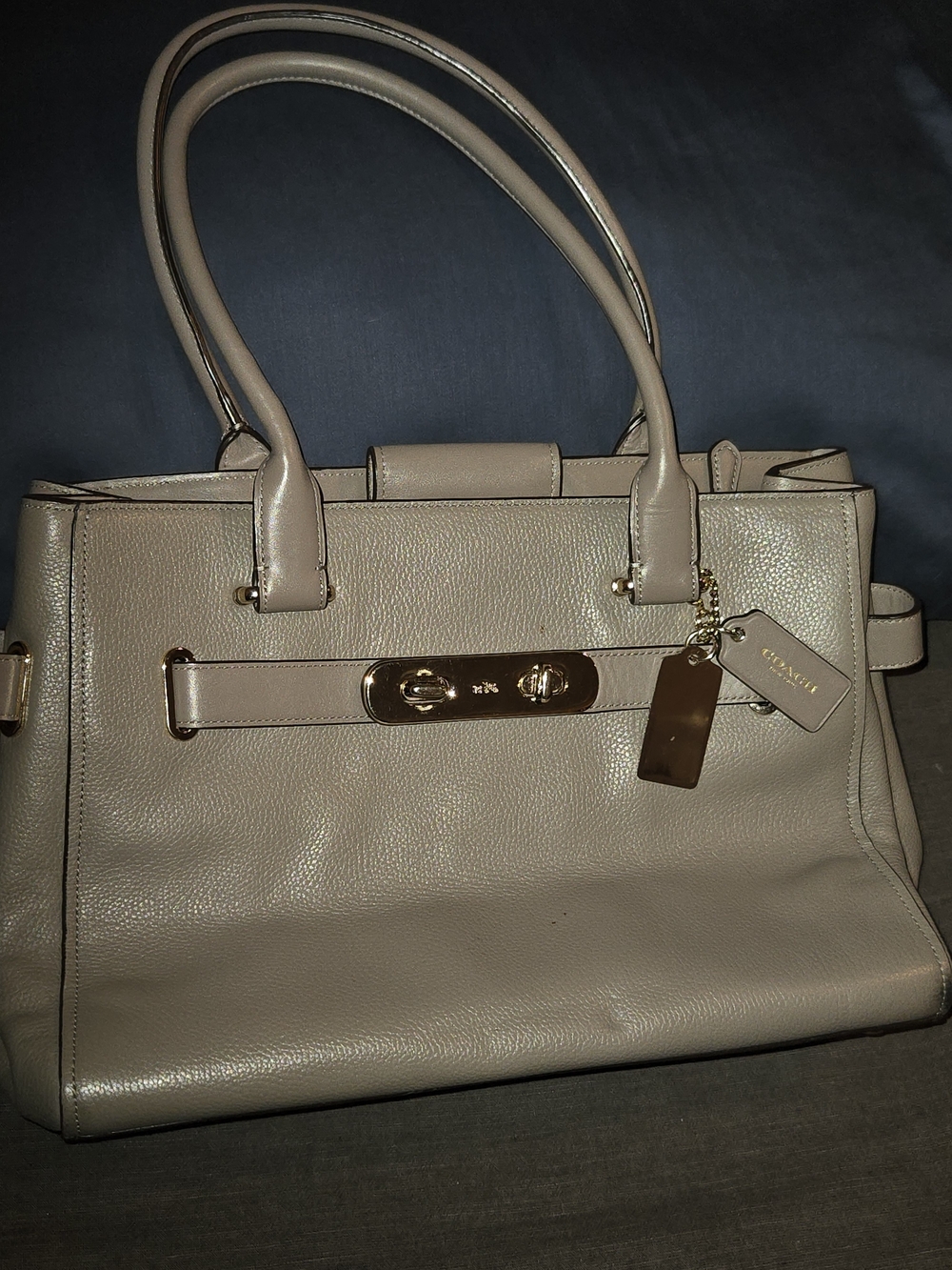 Coach Swagger Carryall Pebbled Leather Tote Bag Taupe Gray Gold Hardware